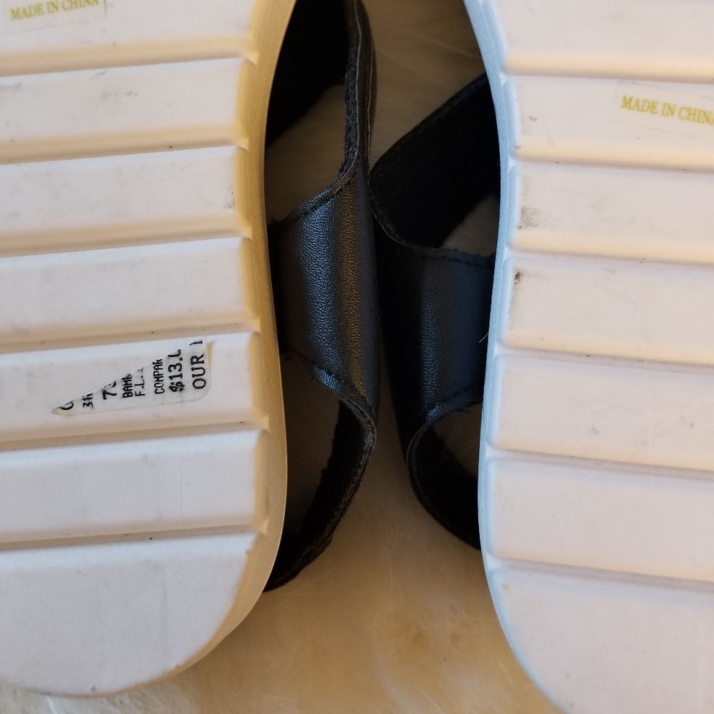 Bamboo Black Cushioned Sandals Snap Closure New - Picture 6 of 6